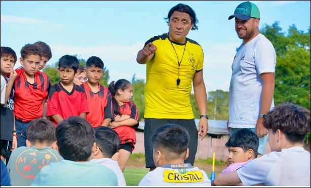  Kalule Meléndez dio el puntapié inicial a actividades del fútbol veraniego en Ercilla